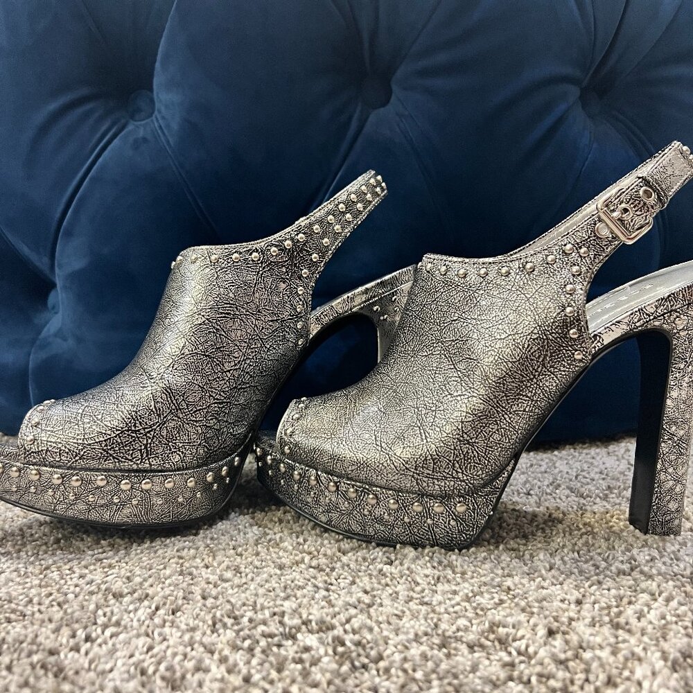 Metallic Pewter High-Heeled Pumps